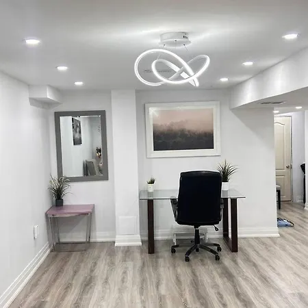 Super Luxury Family Home - 3 Bedrooms, 1 Full Bathroom And 1 Half Washroom With Free Parking, Wifi, Netflix Toronto Exterior photo